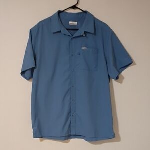 Columbia Men's Light Blue Casual Button Down Shirt